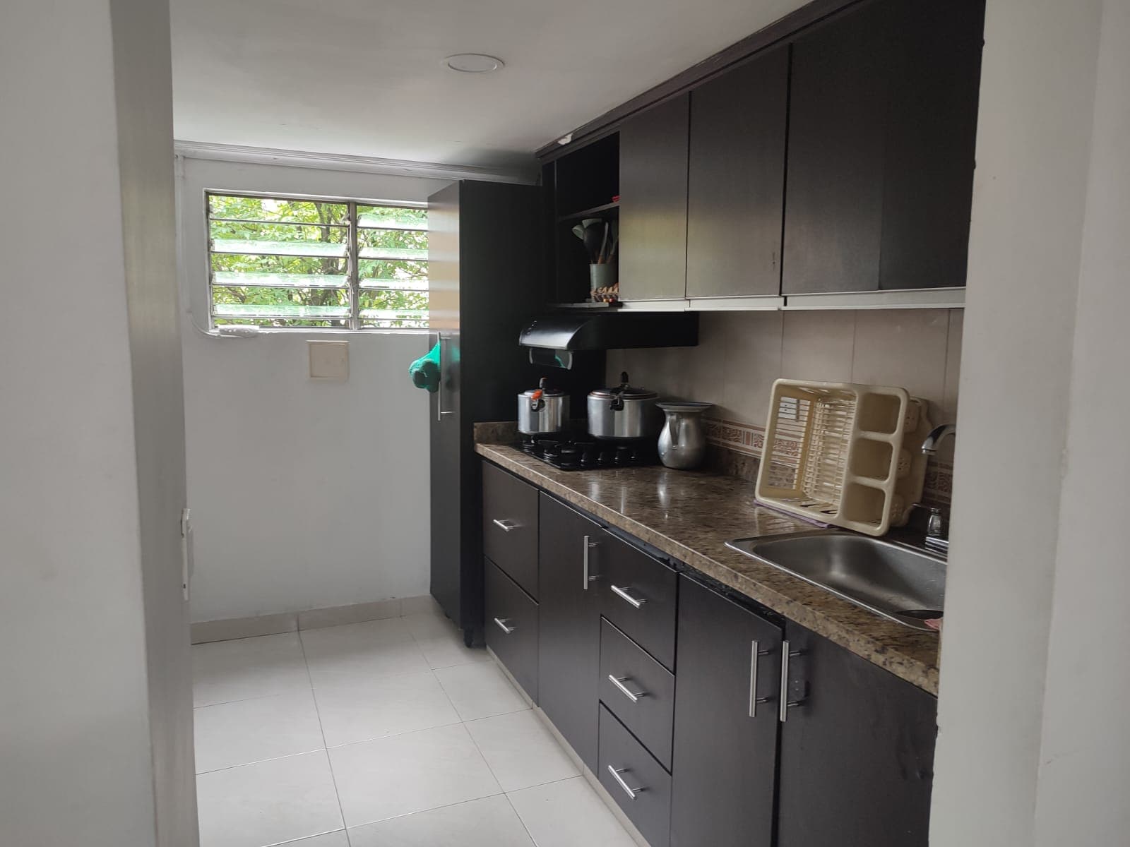 vendo apartamentop unidad cerrada cerca a ala estacion san javier