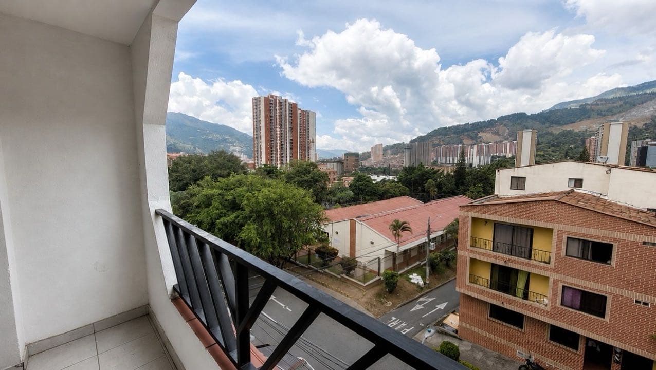 Apartamento En Lombardía Con Balcón En Bello $450M 🏢🌟