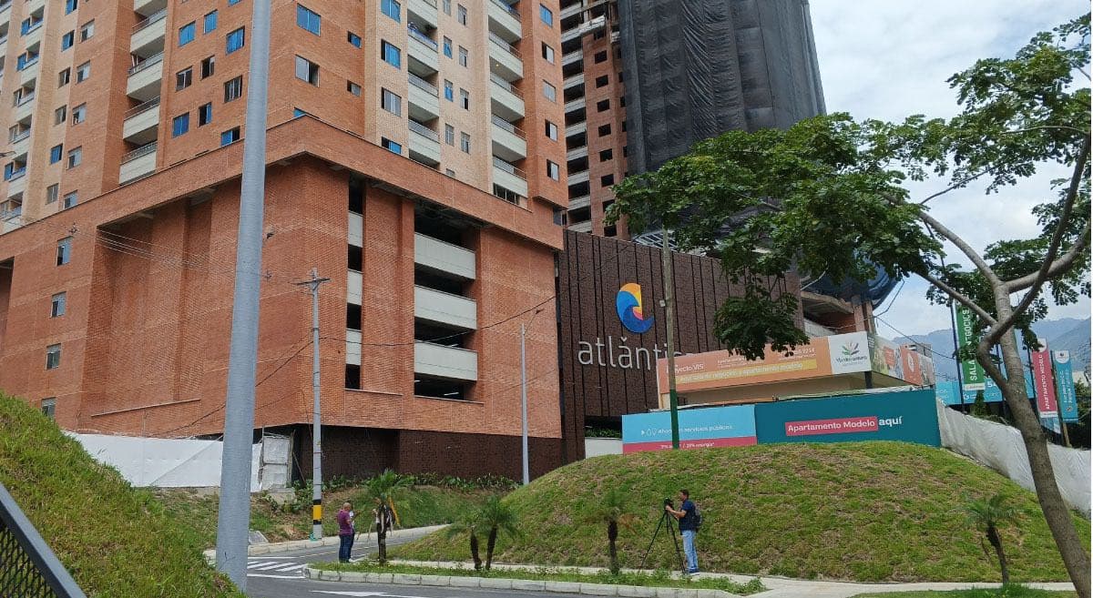 Apartamento En Unidad Atlántica Bello Con Parqueadero Y Útil $560M✨🏙️