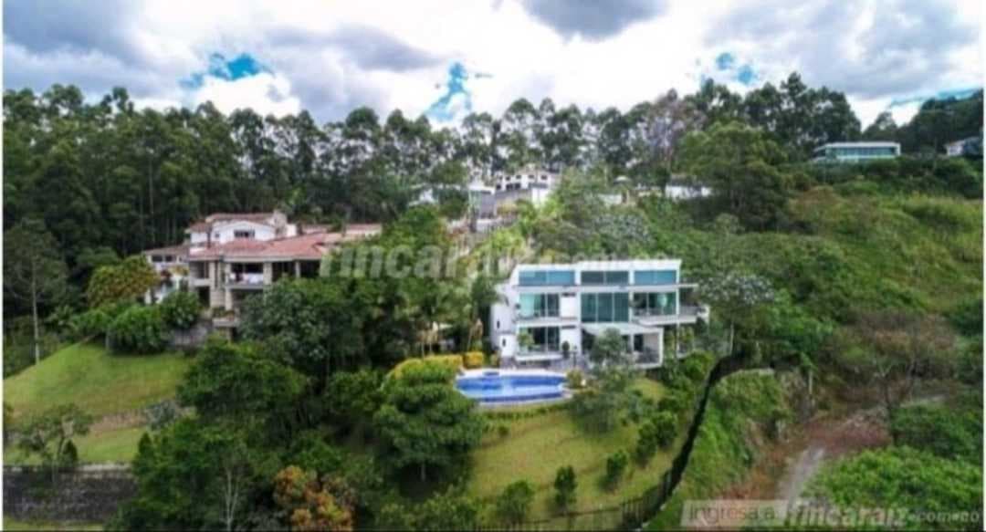 CASA ALTOS DEL POBLADO CON PISCINA Y VISTA 6 mil 500 millones