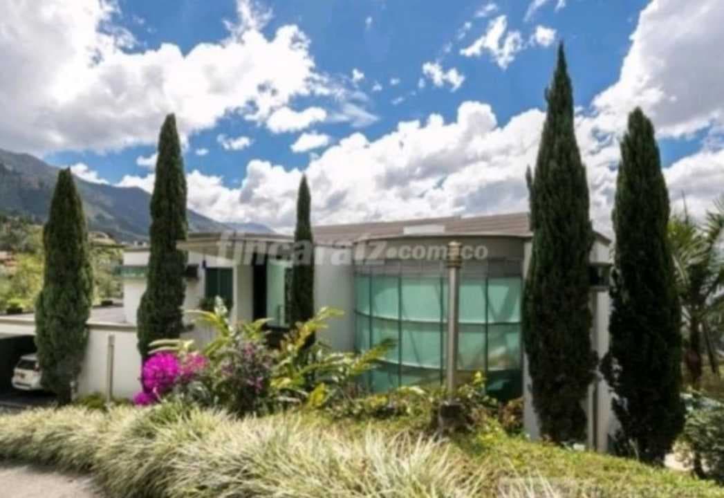 CASA ALTOS DEL POBLADO CON PISCINA Y VISTA 6 mil 500 millones