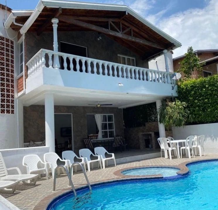 Casa con piscina San Jeronimo amoblada 950 millones