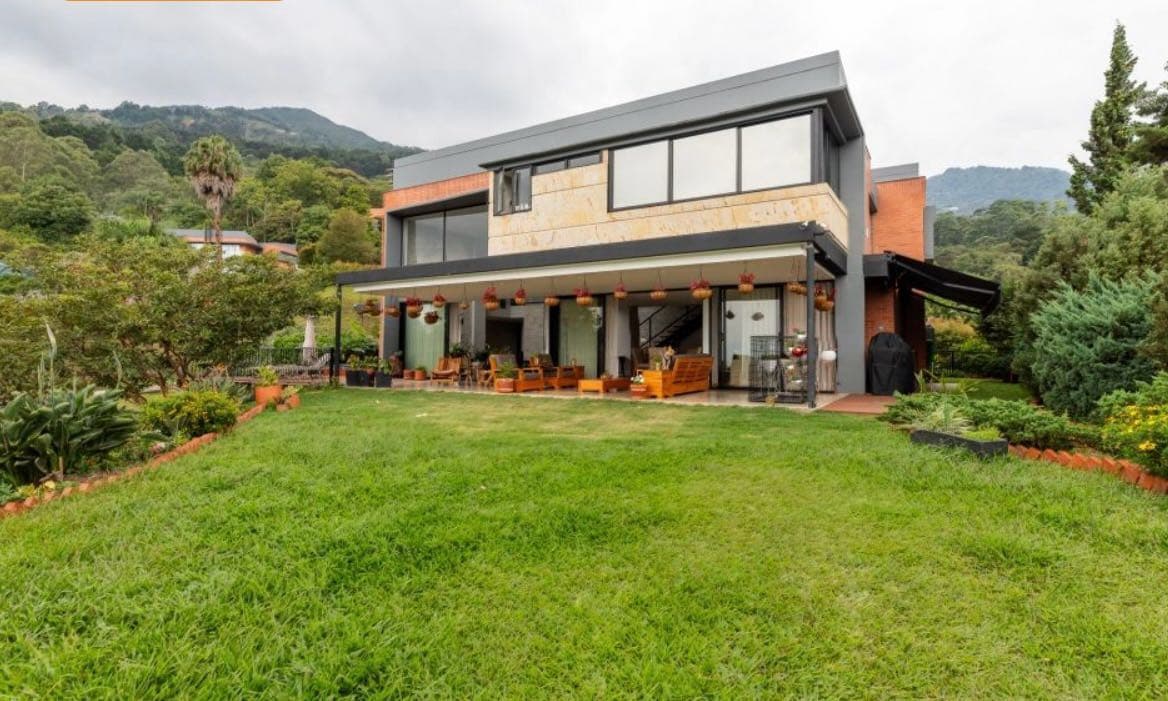 Casa El Poblado amoblada 5350 millones