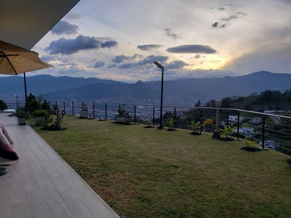 Casa Poblado con vista piscina y jacuzzi 6000 millones