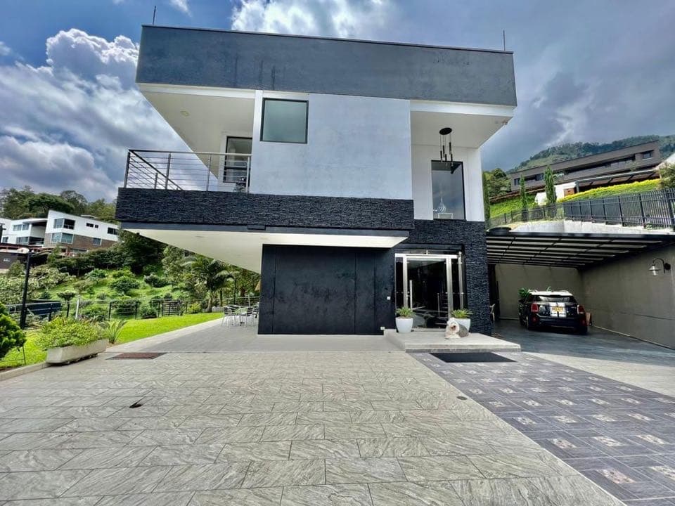 Casa Poblado con vista piscina y jacuzzi 6000 millones