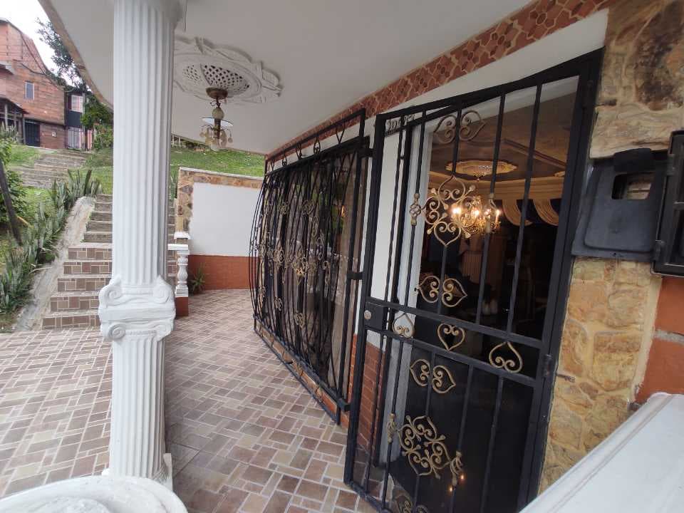 SOLO CONTADO! Casa Unifamiliar De 160 m² Tricentenario Medellin