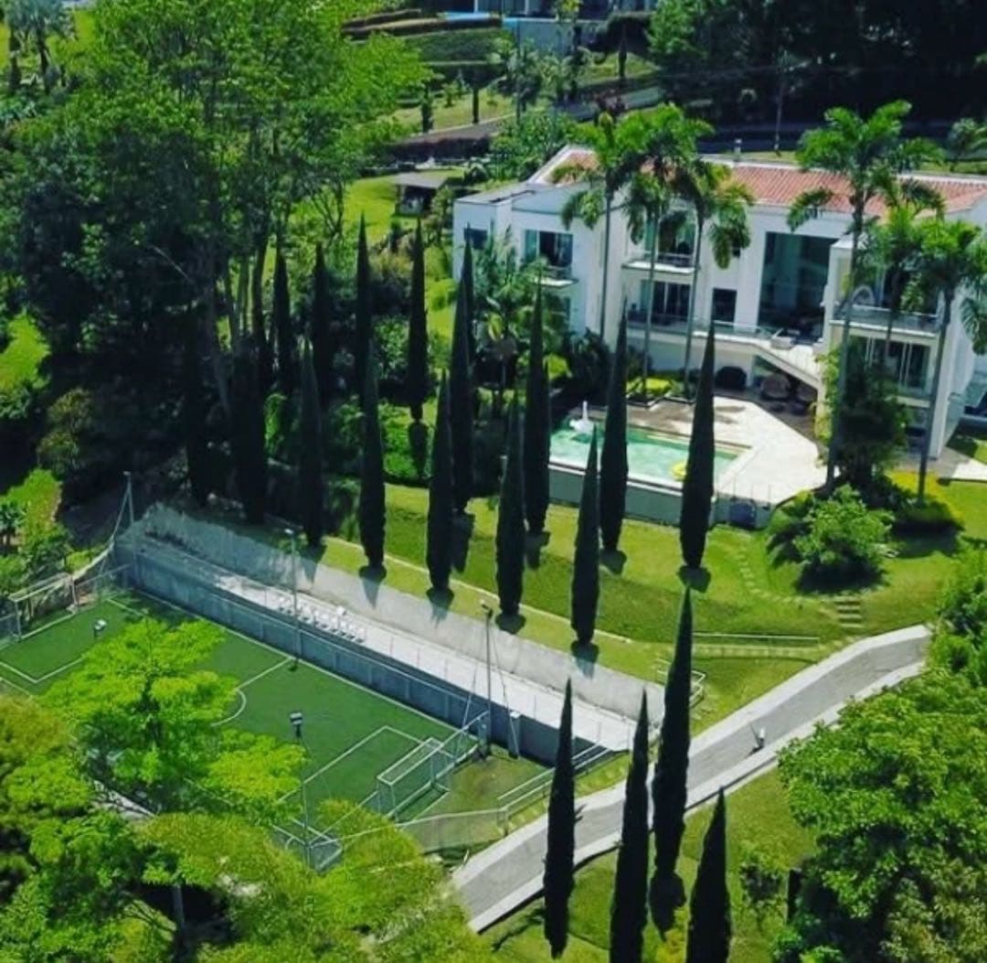 Mansion El Poblado 1500 metros construida 12 mil millones