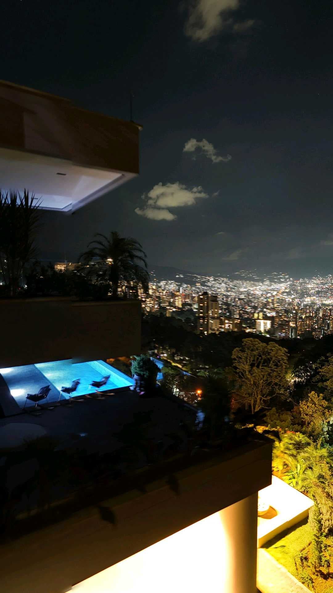 Mansion En EL POBLADO Medellín - Antioquia: ¡Lujo y Confort!💰$16.000M
