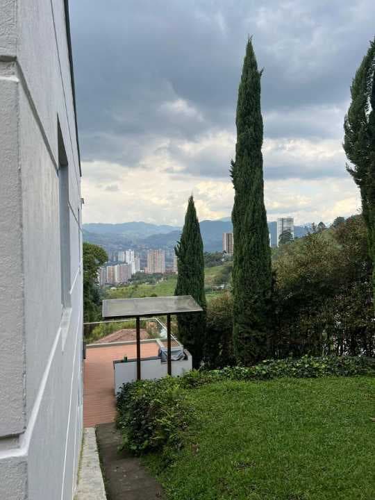 Sabaneta te espera / Casa De Lujo a $2.3MM En La Doctora