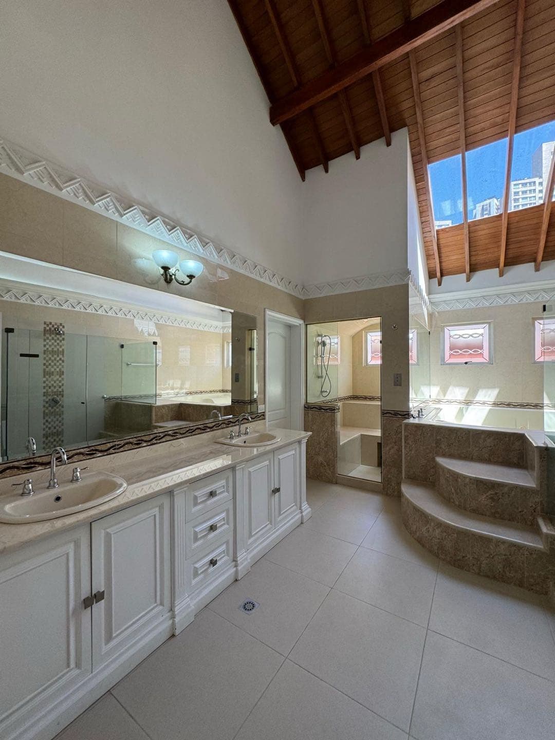 Vendo Casa Unifamiliar en Medellín Poblado San Lucas