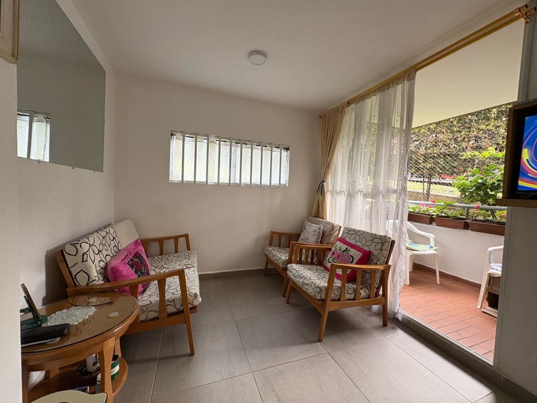 Venta apartamento al frente de la estación madera